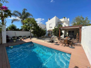 Bonita villa moderna cerca de la playa
